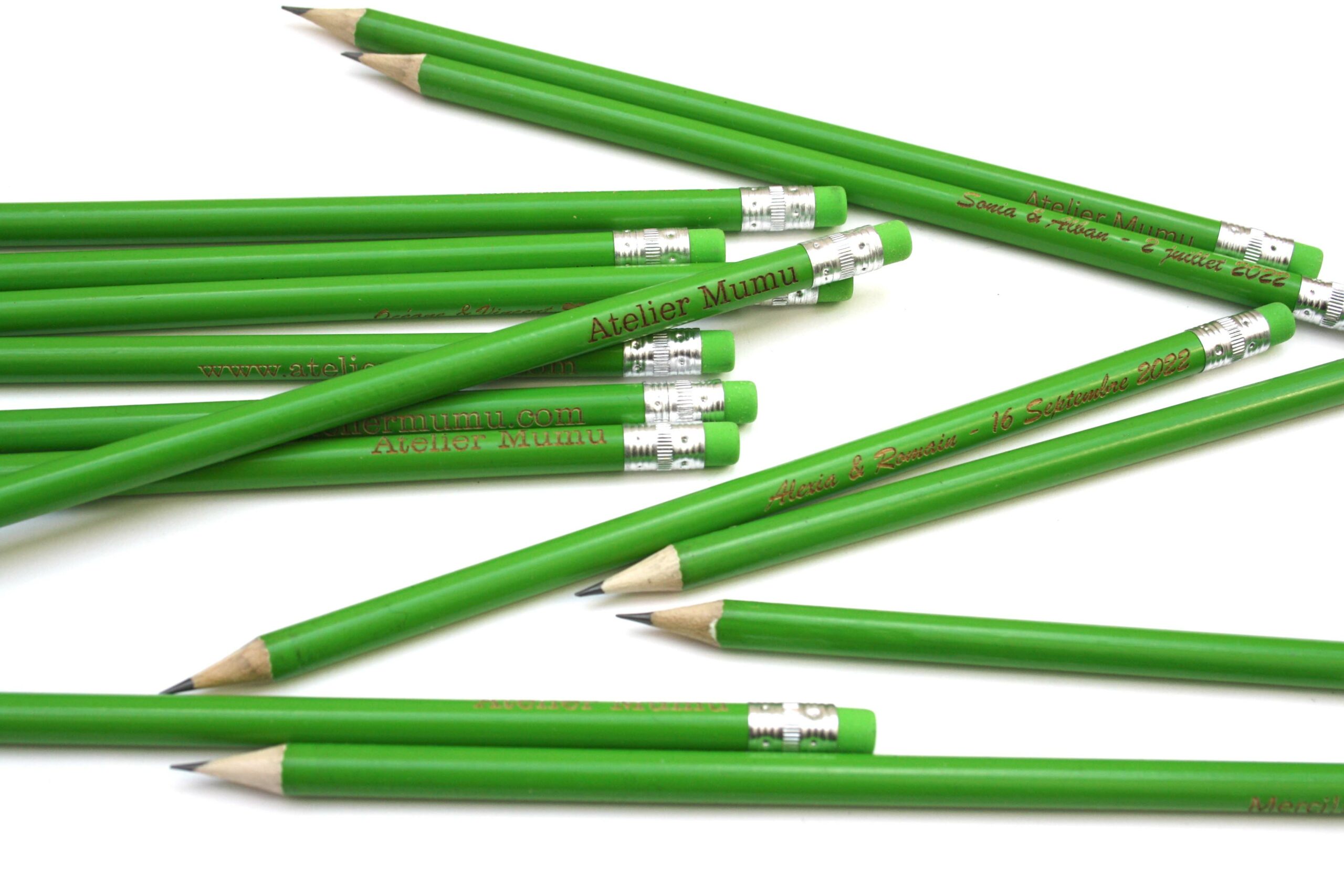 x 1 crayon à papier personnalisé en bois. Cadeau ou échantillon, gomme  verte - Atelier Mumu