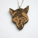 collier loup bois