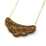 collier nuage bois